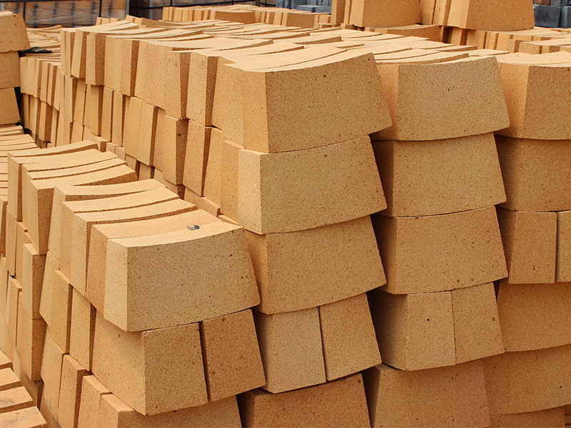 Construction of Aluminum Electrolytic Cell Low-Porosity Clay Bricks